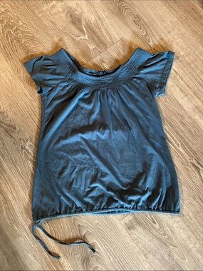 Bluenotes Women's small Smocked Yoke Short Sleeve Top with elastic tie hem